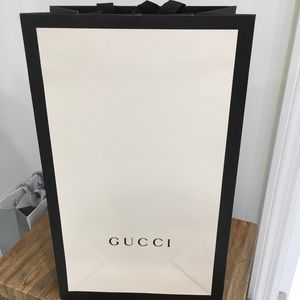 Medium size Gucci shopping bag